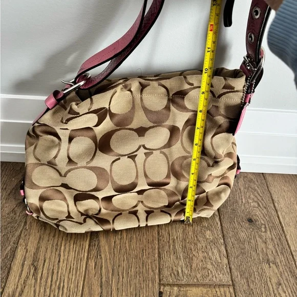 Coach Tan Signature Canvas Shoulder Bag with Pink Trim - Picture 4 of 13